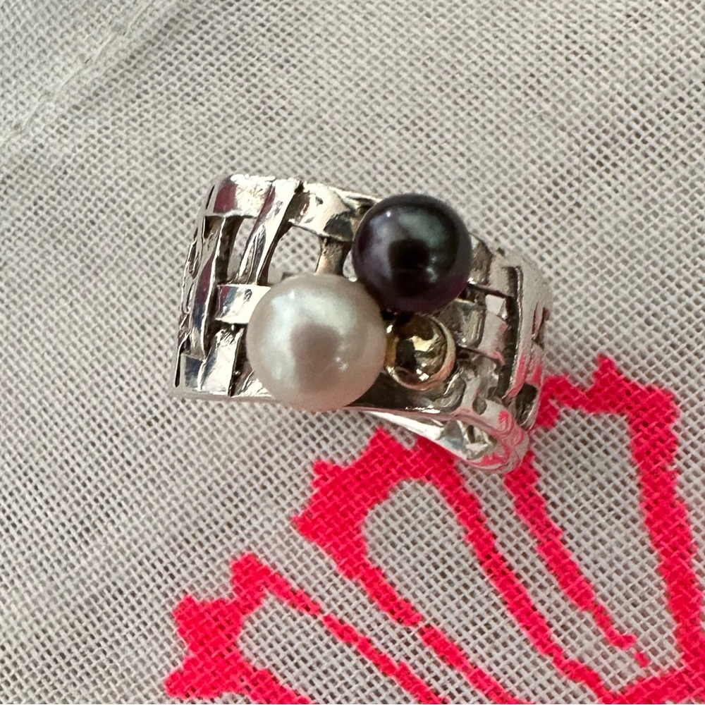 Chi’s Gold & Silver Pearl Ring - Picture 10 of 13
